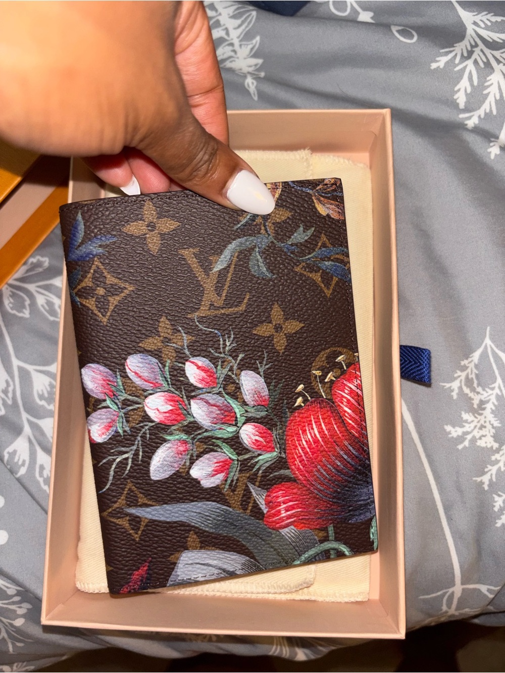 Louis Vuitton Monogram Eden Collection Floral Passport Cover - Picture 3 of 6